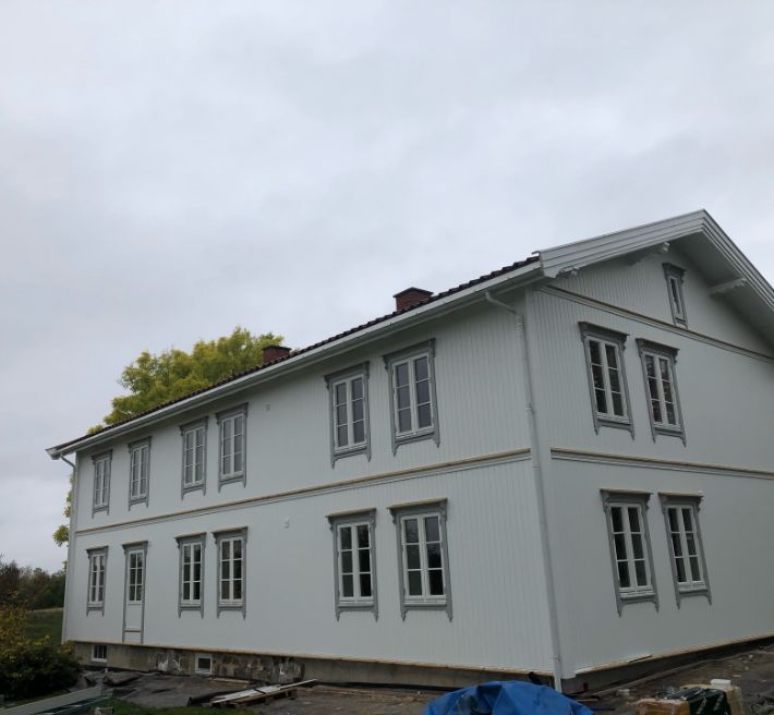 Hvitt stort hus